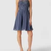 Laona Cocktailkleid Mit Floralen Stickereien Und Ziersteinen – Rauchblau 19