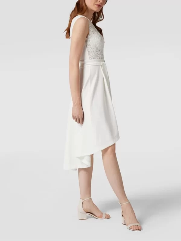 Paradi Brautkleid Mit Floralen Stickereien – Offwhite 1