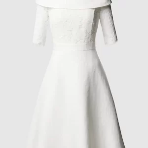 Apart Glamour Kurzärmeliges Brautkleid Mit Floralen Stickereien – Offwhite 10