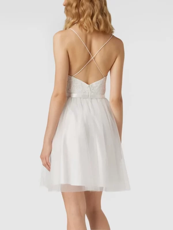 Laona Cocktailkleid Mit Zierperlen Und Floralen Stickereien – Weiß 6