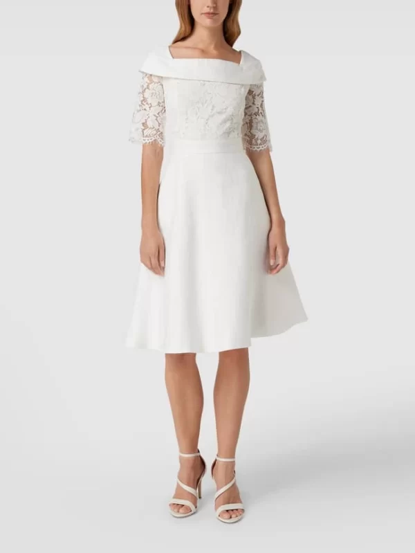 Apart Glamour Kurzärmeliges Brautkleid Mit Floralen Stickereien – Offwhite 5