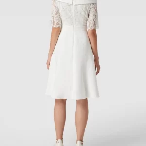 Apart Glamour Kurzärmeliges Brautkleid Mit Floralen Stickereien – Offwhite 16