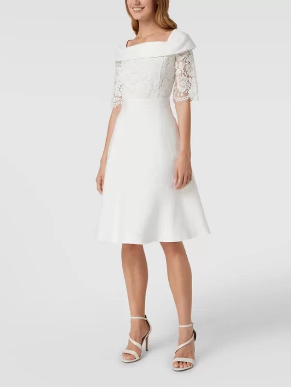 Apart Glamour Kurzärmeliges Brautkleid Mit Floralen Stickereien – Offwhite 1